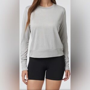 NWT Vuori Daydream Crew Light Heather Grey women’s size, M & XL 64